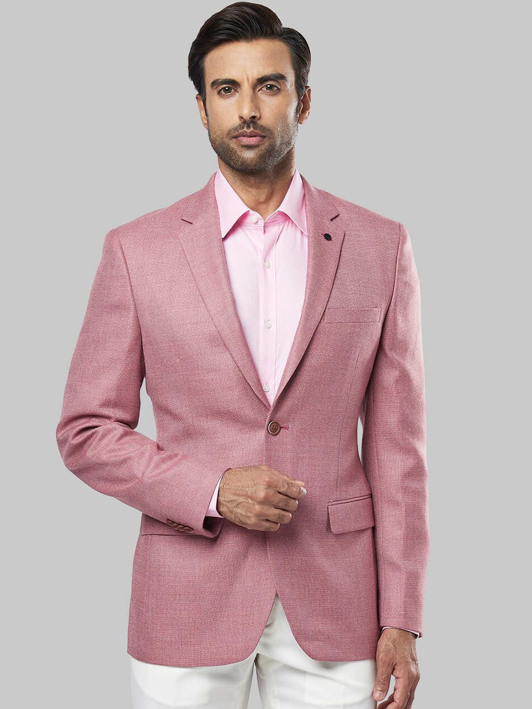 

Raymond Men Red Solid Single-Breasted Formal Suit