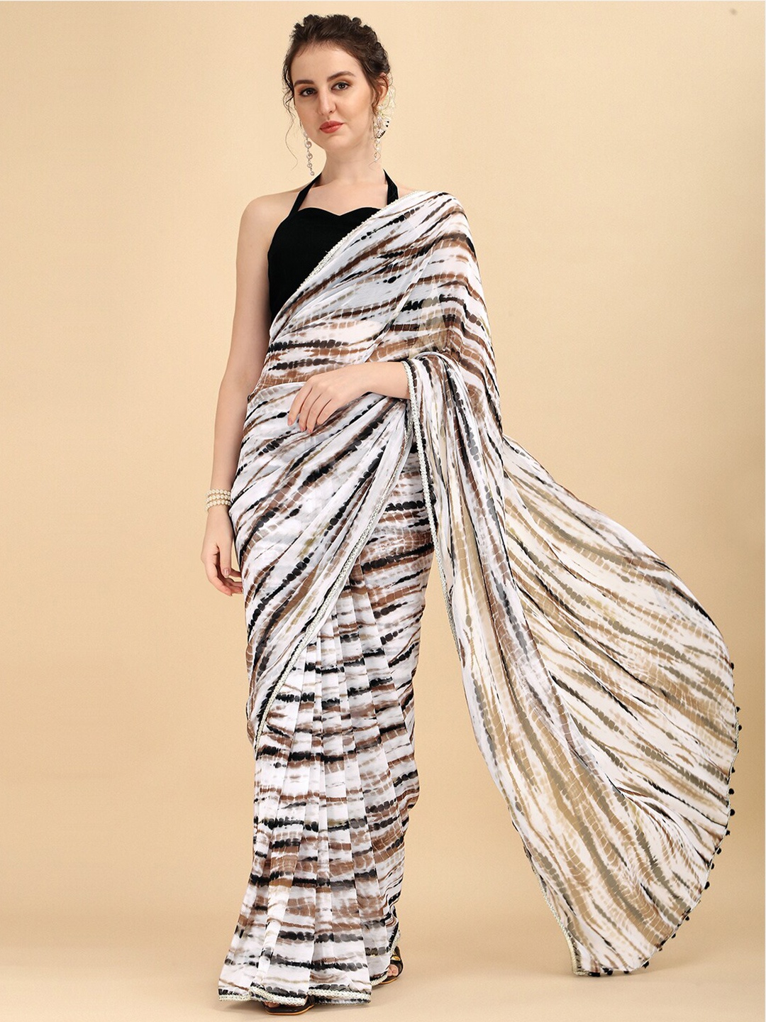 

Sangria White & Black Striped Tie and Dye Saree With Blouse Piece