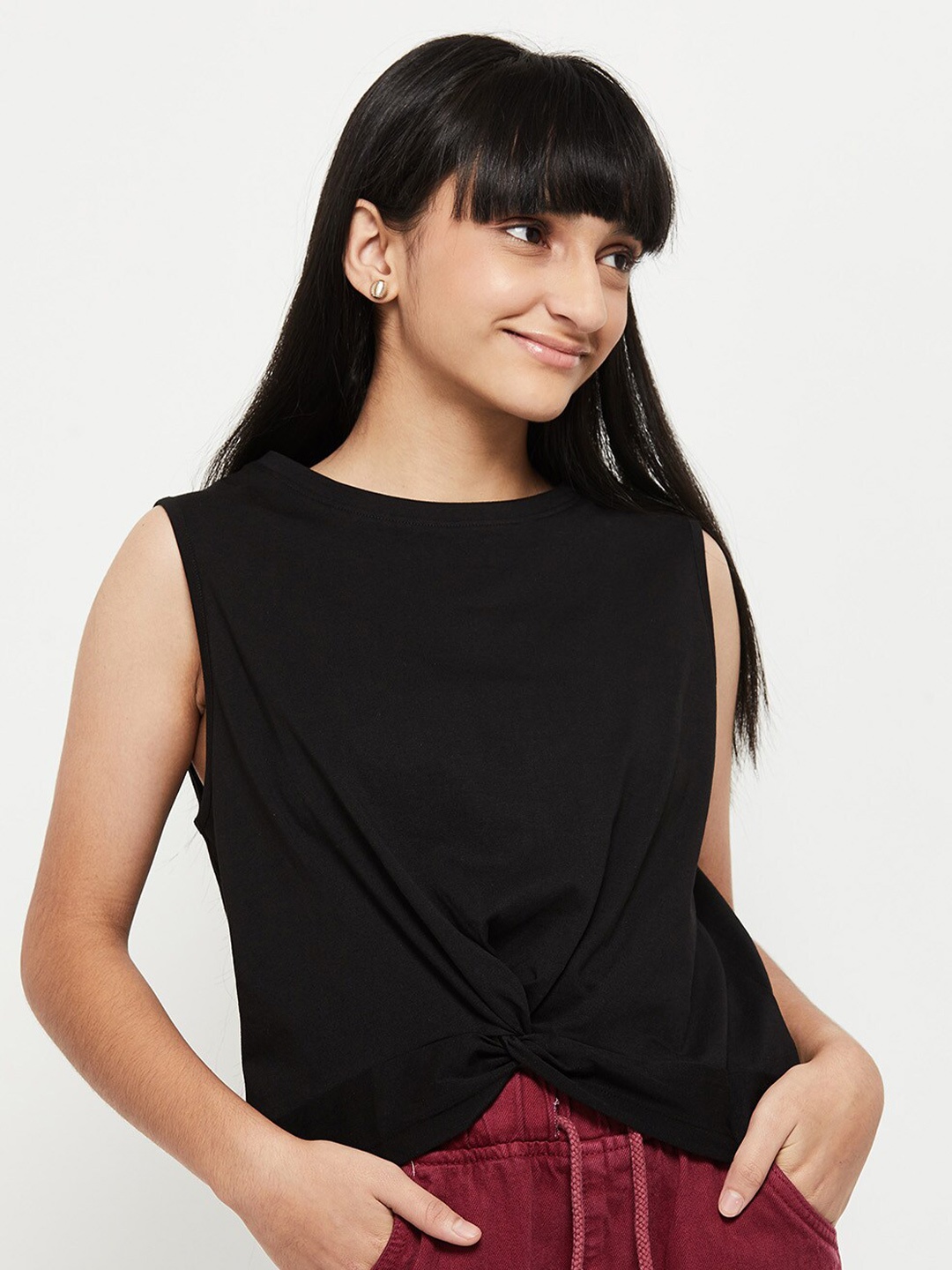 

max Girls Black Solid T-shirt