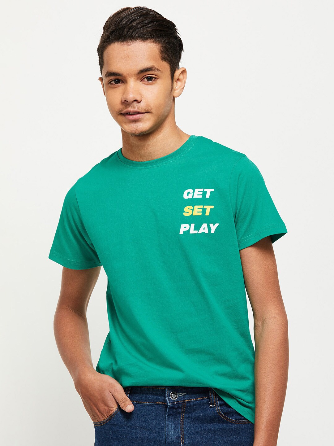 

max Boys Green Regular Fit Placement print T-shirt