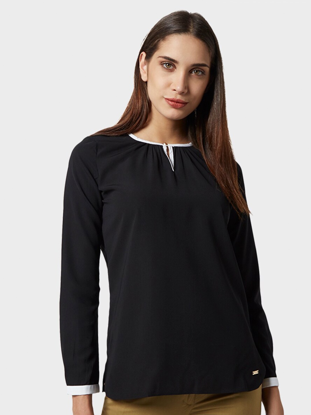 

Park Avenue Woman Black Top