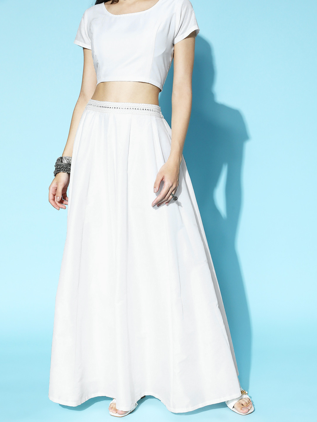 

Shae by SASSAFRAS White Solid Volume Control Skirt