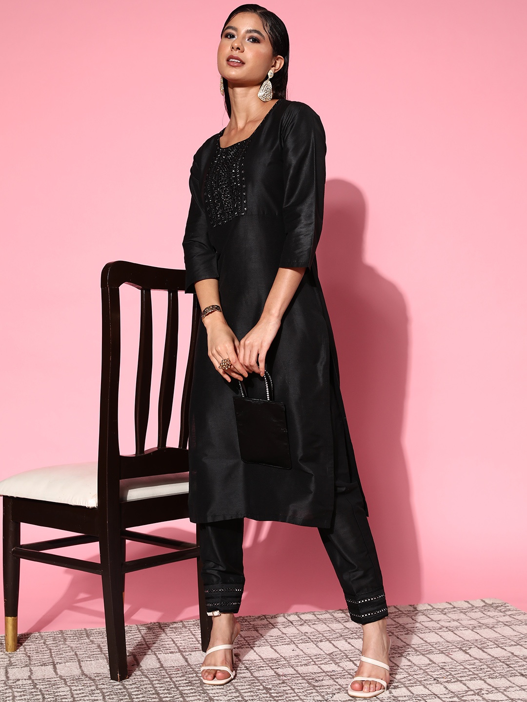 

Shae by SASSAFRAS Women Geometric Poly-Silk Hyper Texture Kurta Set, Black