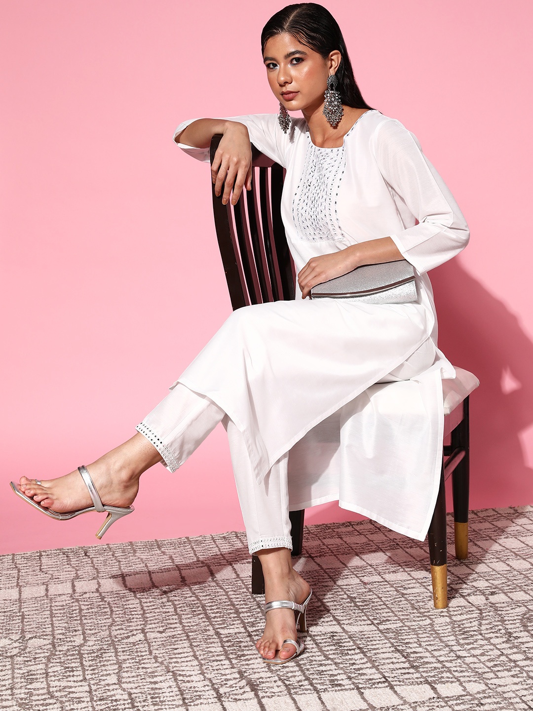 

Shae by SASSAFRAS Women Solid Poly-Silk Hyper Texture Kurta Set, White