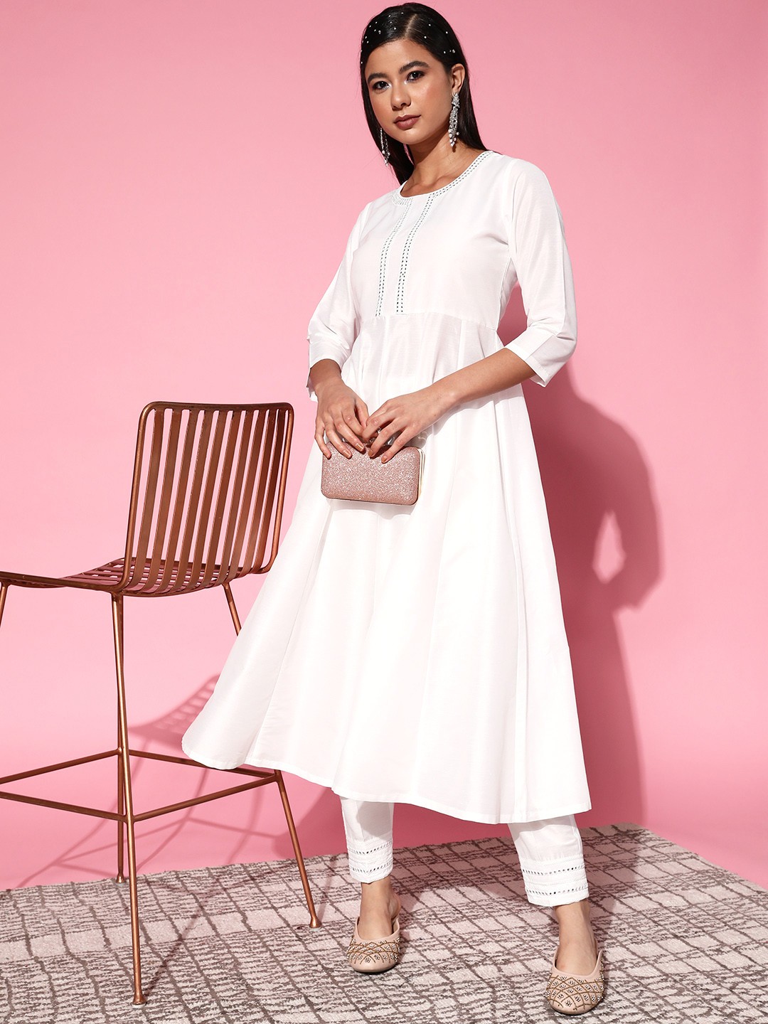 

Shae by SASSAFRAS Women Ethnic Motifs Poly-Silk Hyper Texture Kurta Set, White