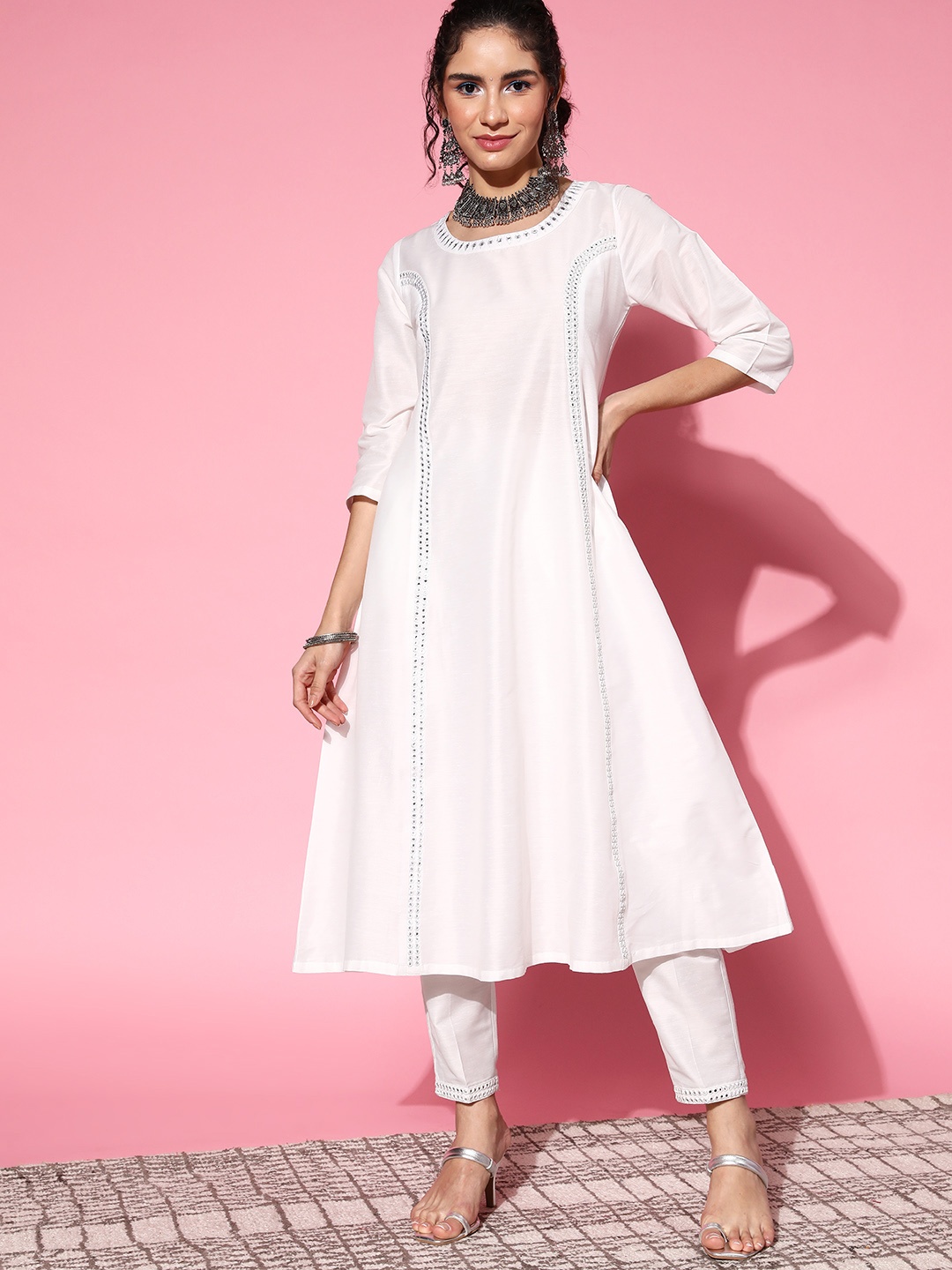 

Shae by SASSAFRAS Women Solid Poly-Silk Hyper Texture Kurta Set, White