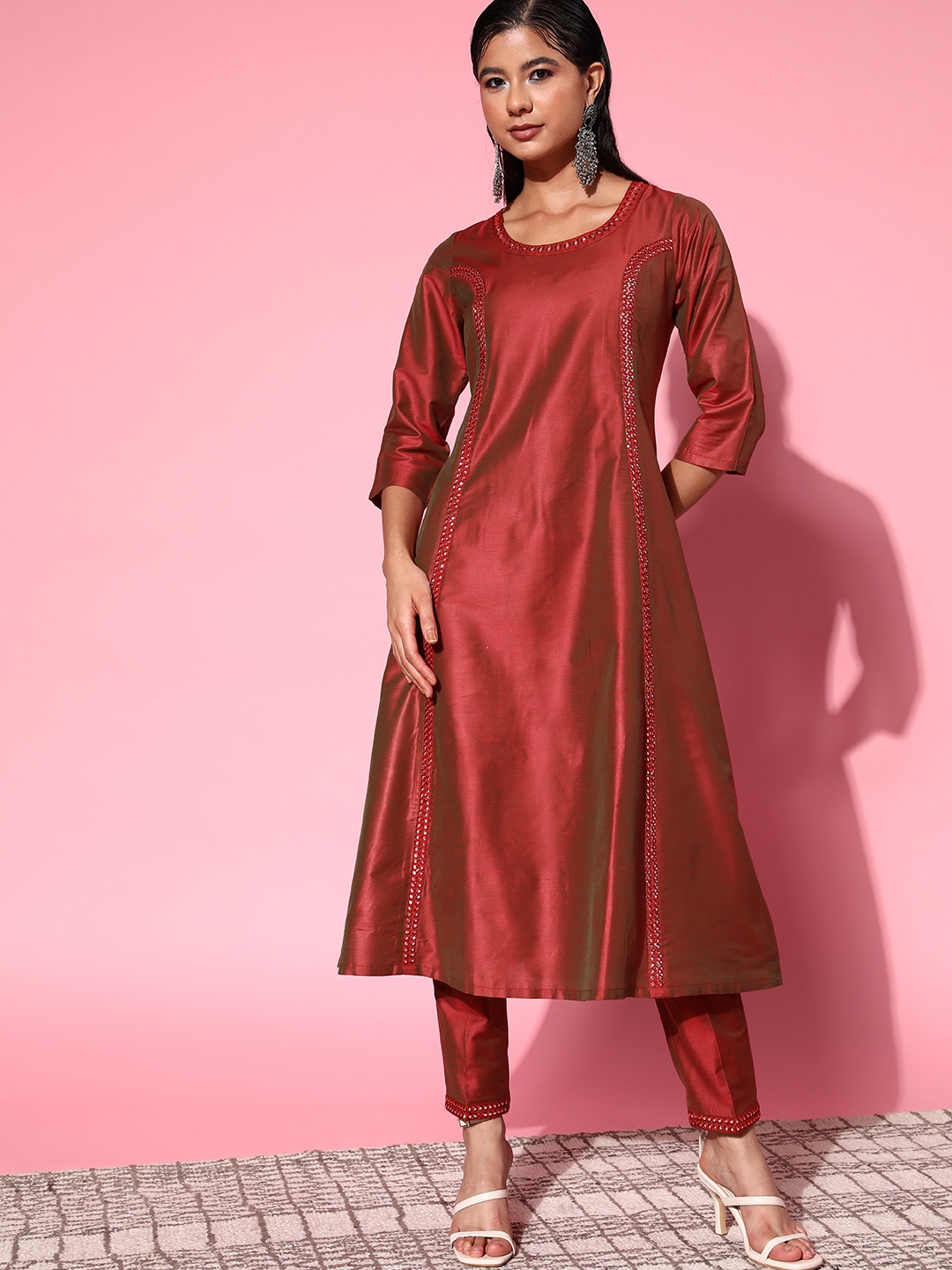 

Shae by SASSAFRAS Women Solid Poly-Silk Hyper Texture Kurta Set, Rust