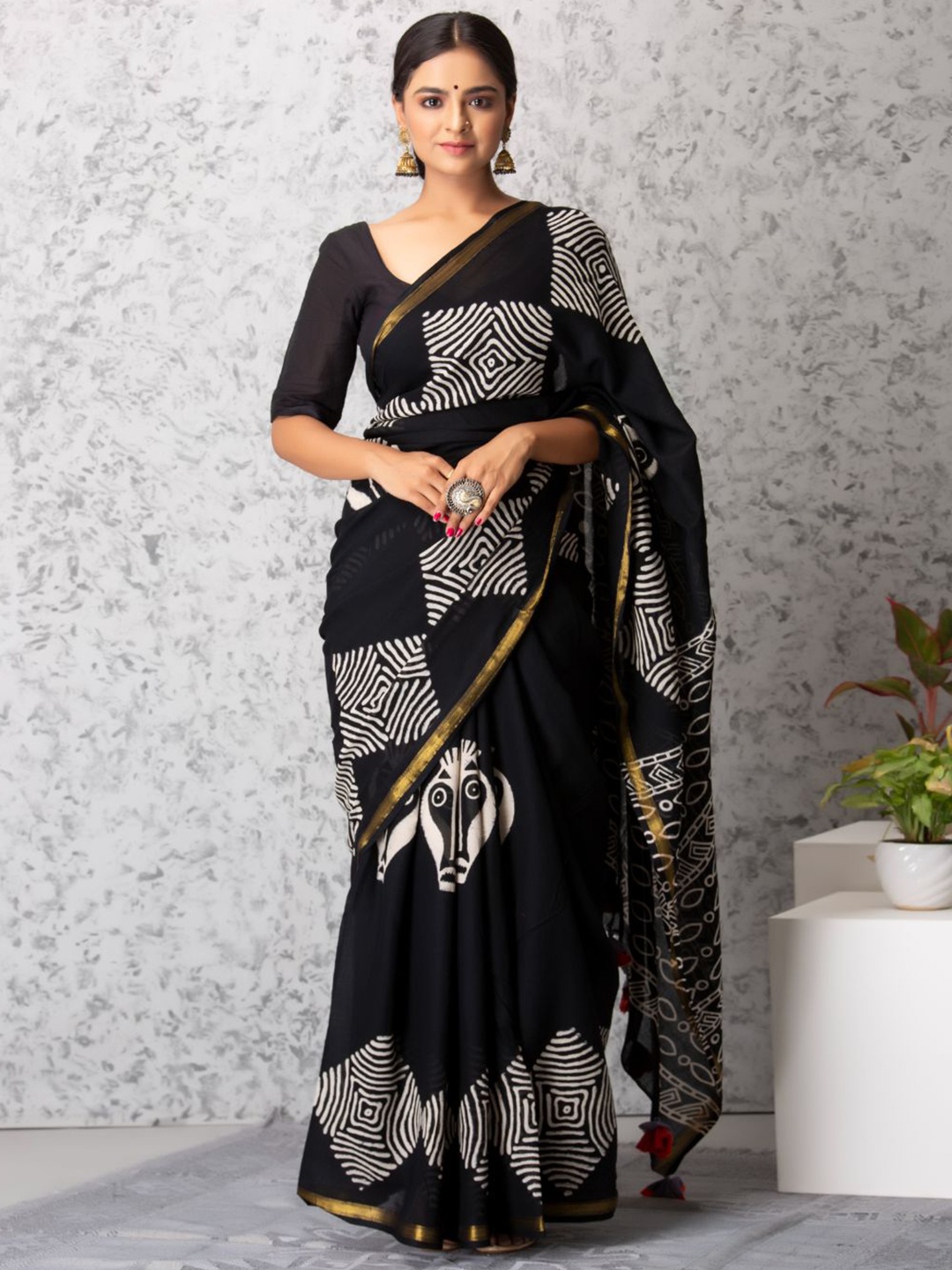 

Baisacrafts Black & White Zari Pure Cotton Block Print Saree With Blouse