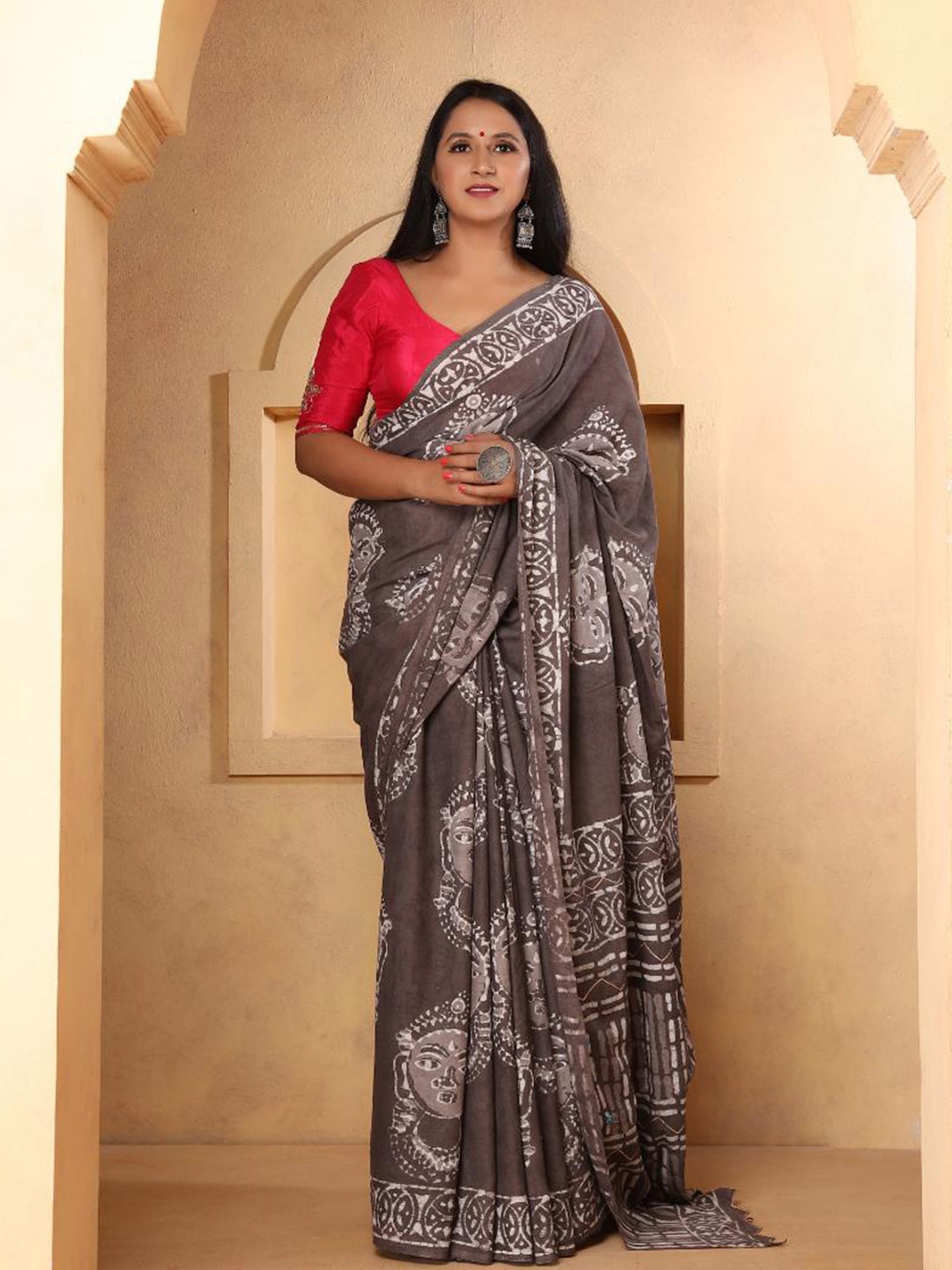 

Baisacrafts Grey & White Ethnic Motifs Pure Cotton Dabu Saree