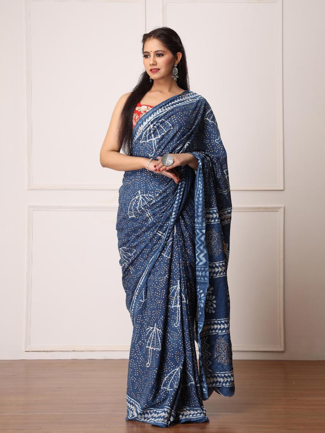 

Baisacrafts Blue & White Batik Pure Cotton Dabu Saree