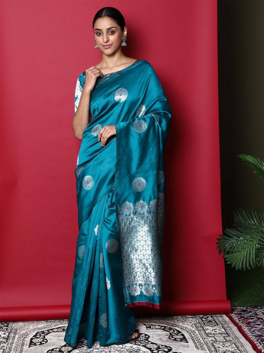 

Glemora Teal & Silver-Toned Woven Design Zari Art Silk Kanjeevaram Saree