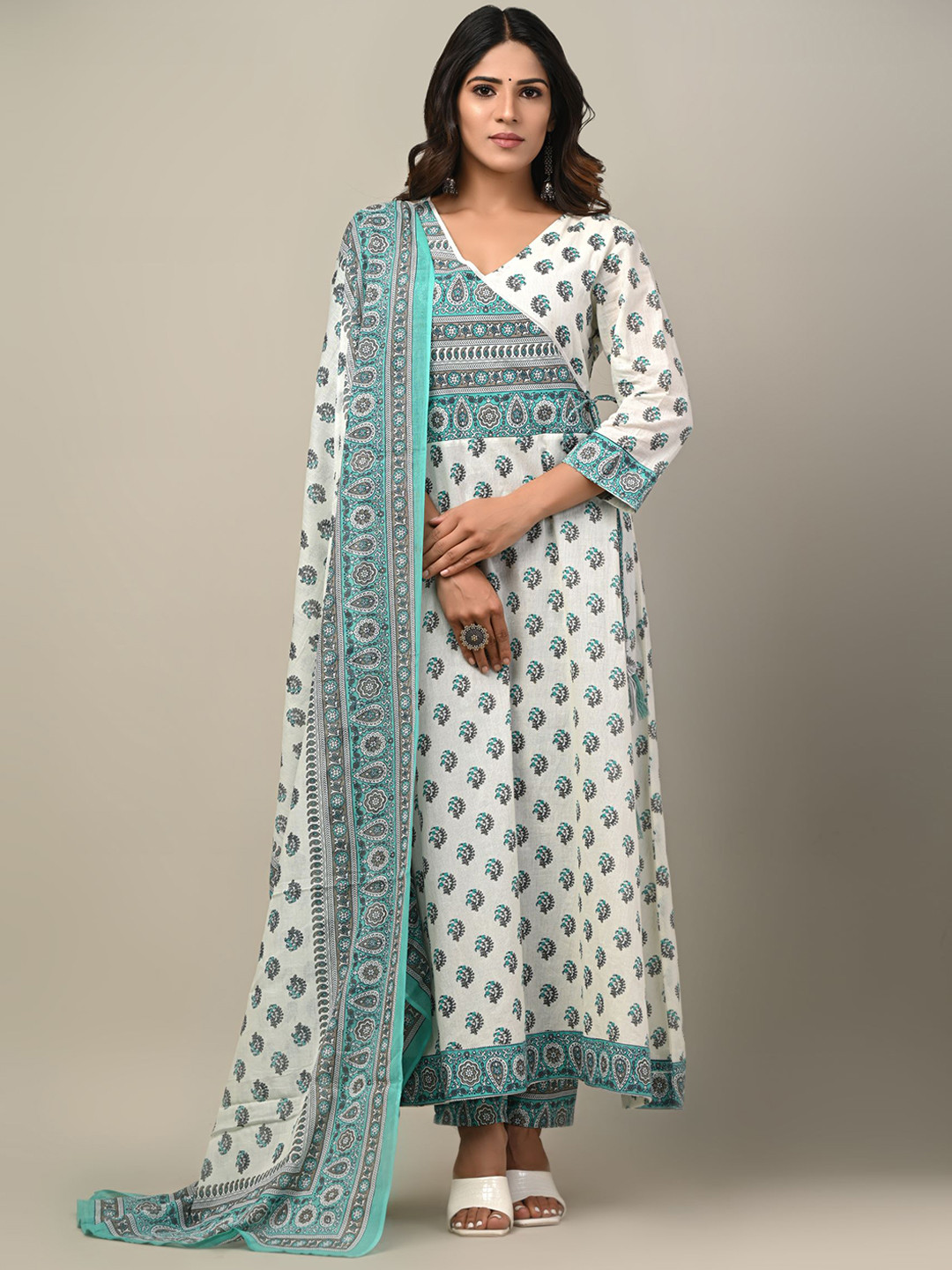

DHRTI Women Green Ethnic Motifs Printed Pure Cotton Kurta with Trousers & With Dupatta