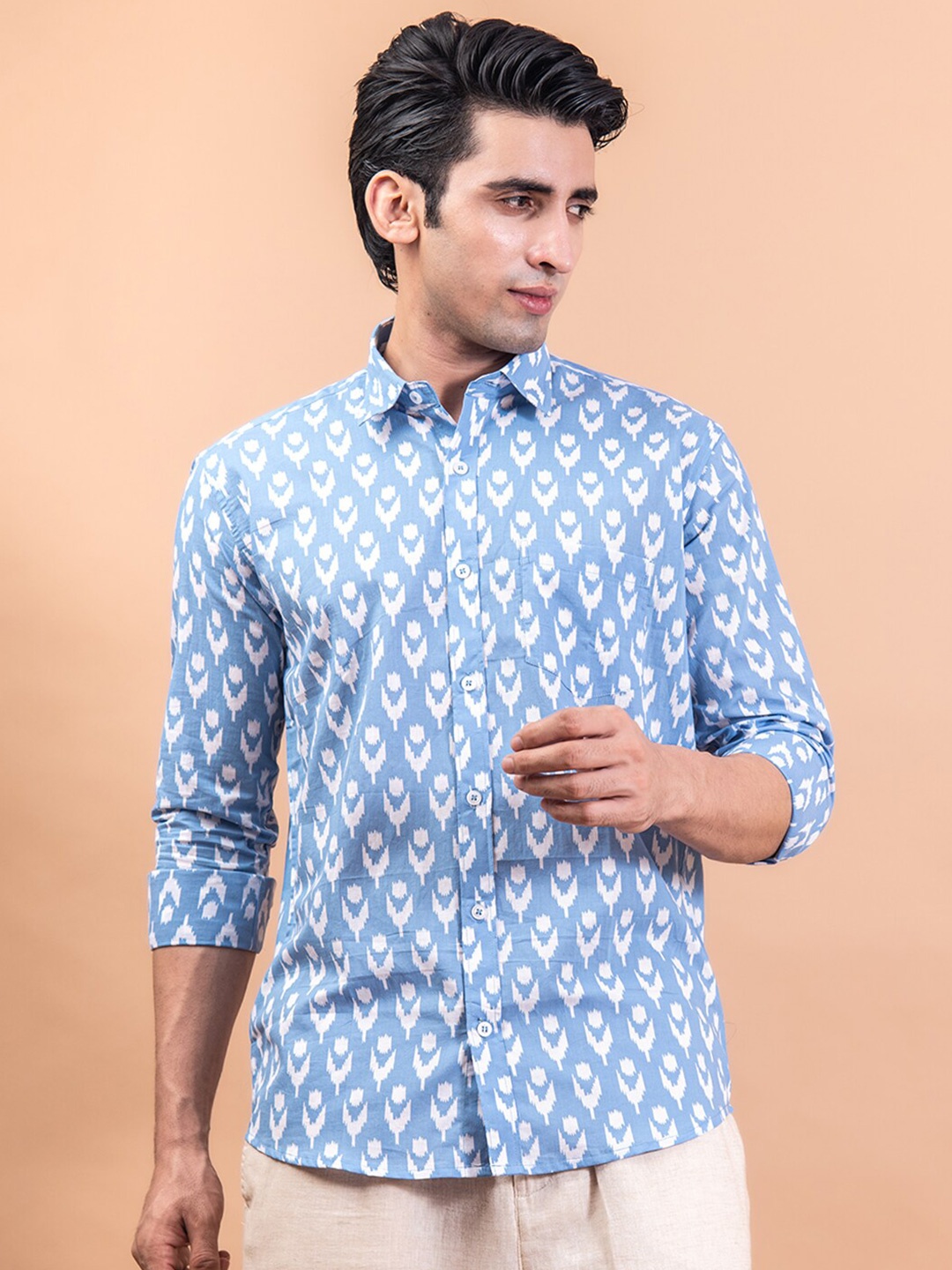 

Tistabene Men Blue Floral Printed Cotton Casual Shirt