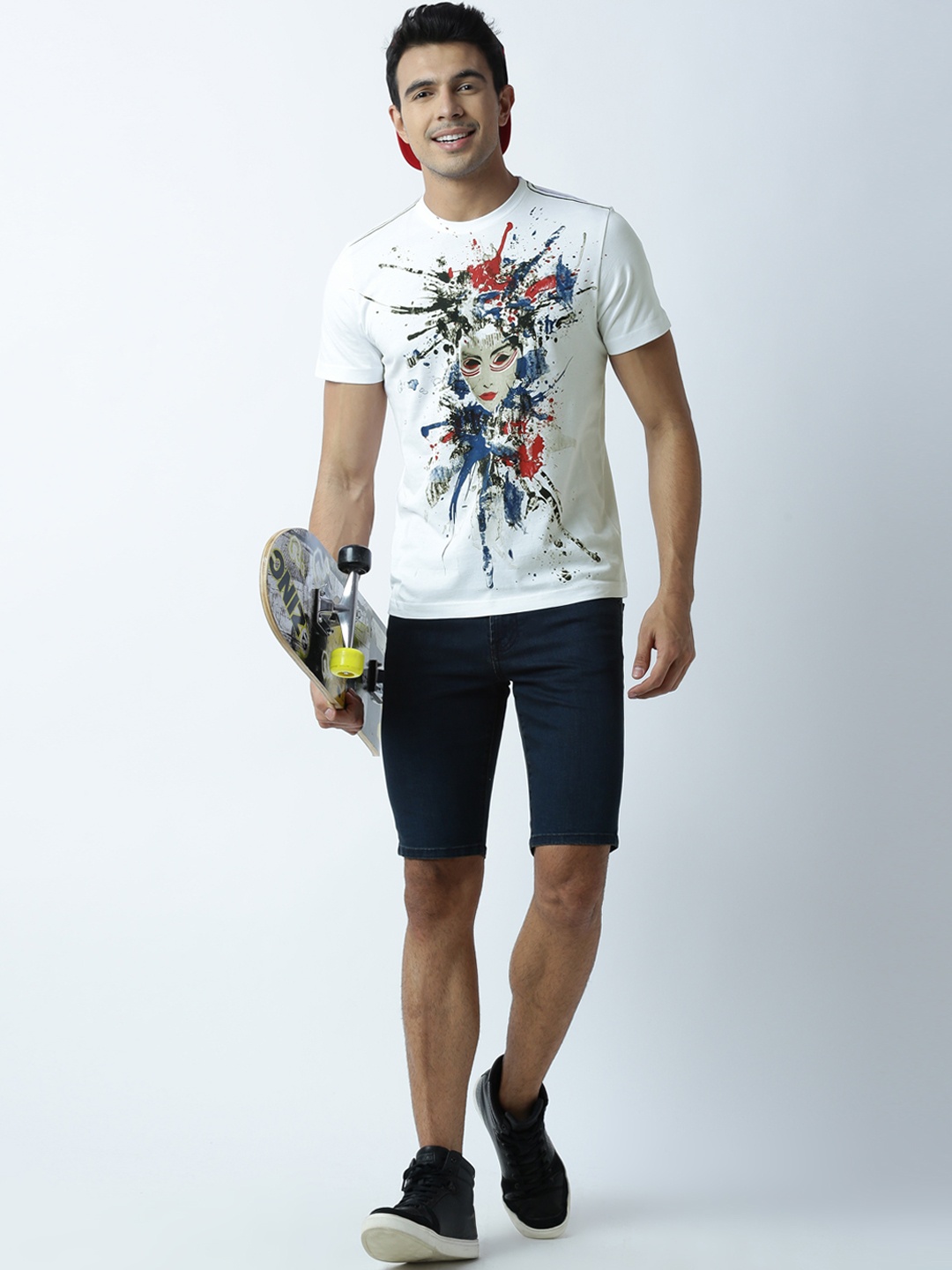 

Huetrap Men White Printed Round Neck T-shirt