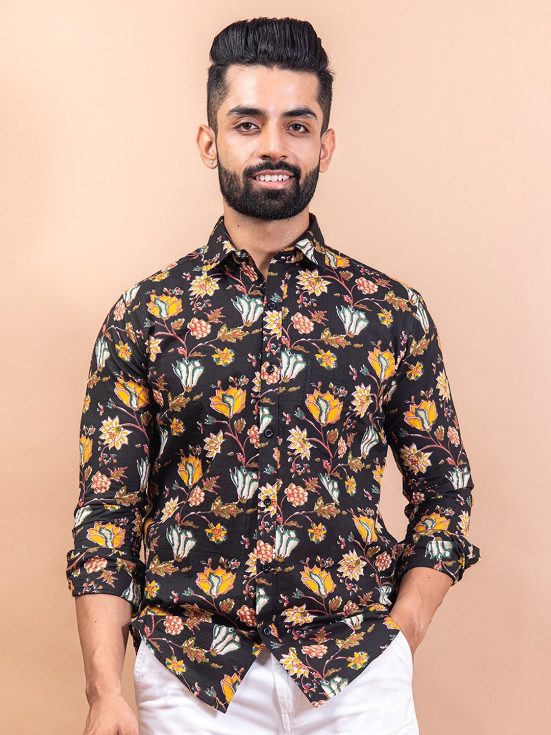 

Tistabene Men Black Floral Printed Casual Shirt