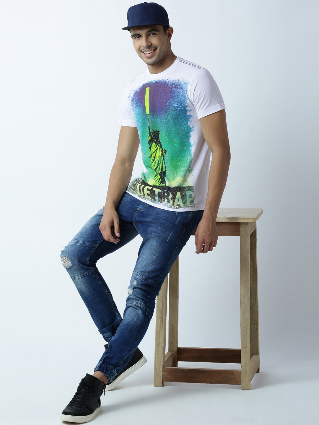 

Huetrap Men White Printed Round Neck T-shirt