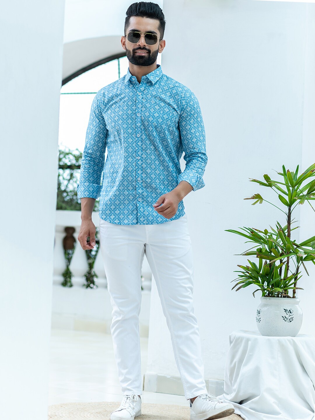 

Tistabene Men Blue Floral Printed Casual Shirt