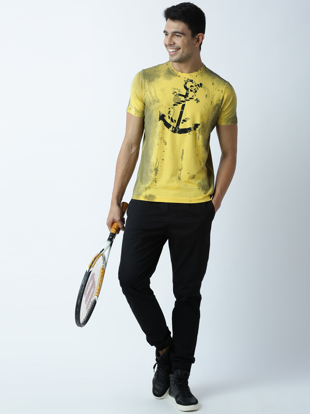 

Huetrap Men Yellow Printed Round Neck T-shirt