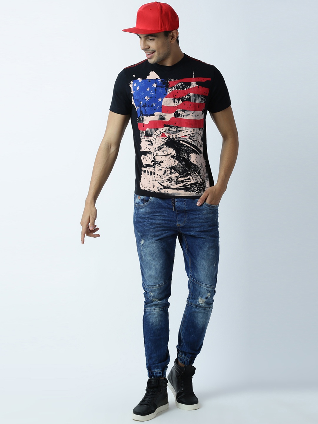 

Huetrap Men Black Printed Round Neck T-shirt
