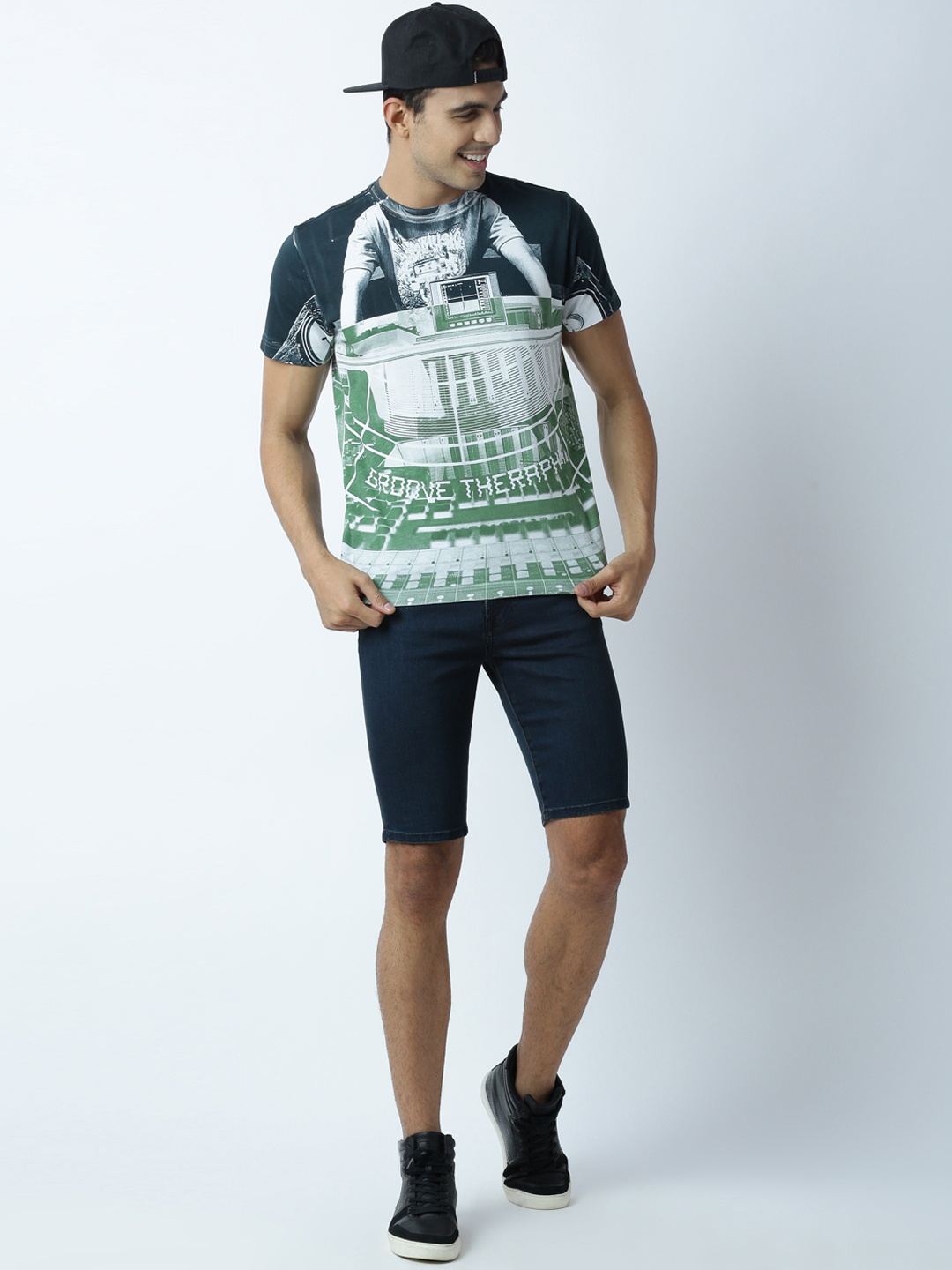 

Huetrap Men White Printed Round Neck T-shirt