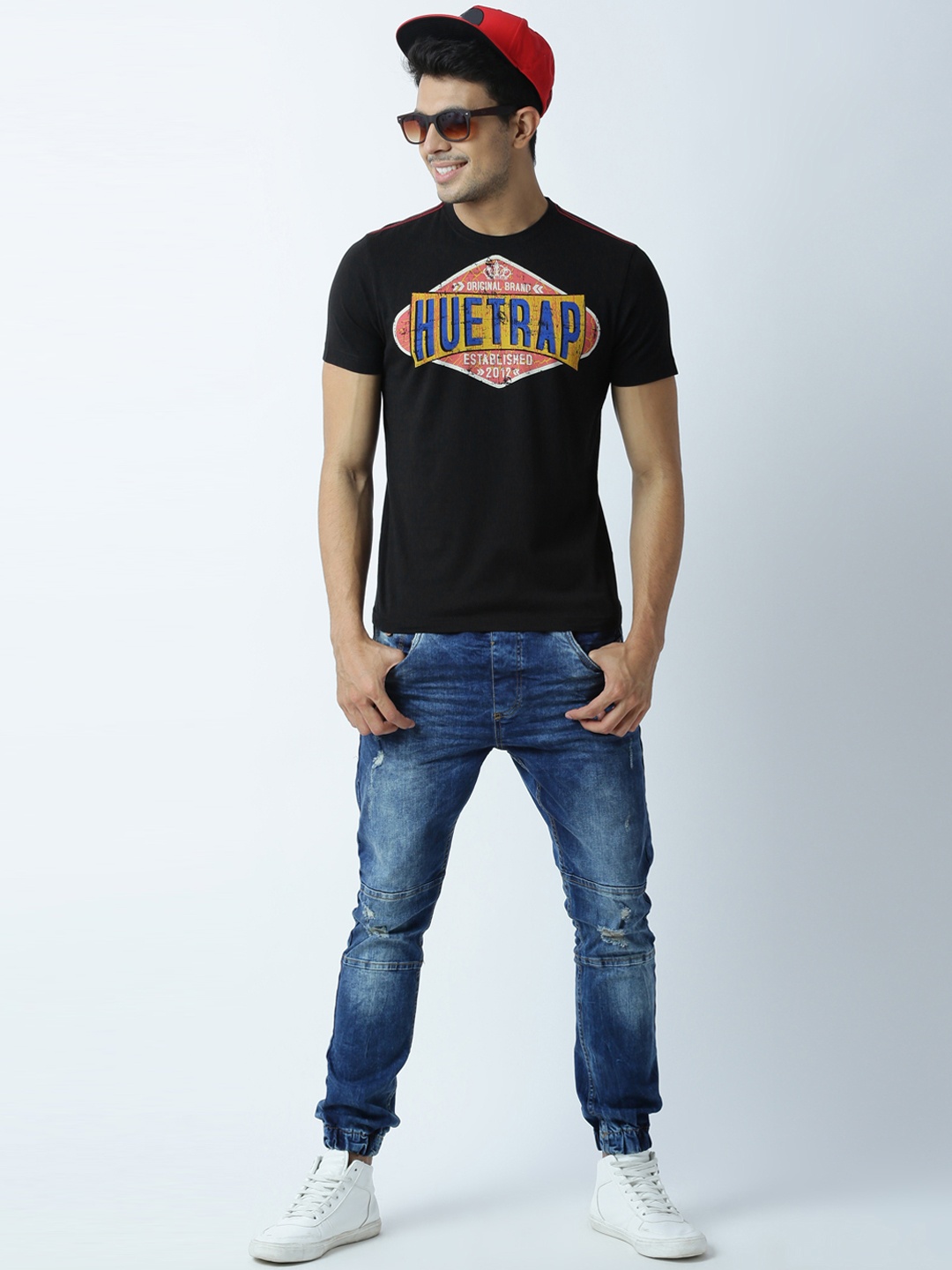 

Huetrap Men Black Printed Round Neck T-shirt