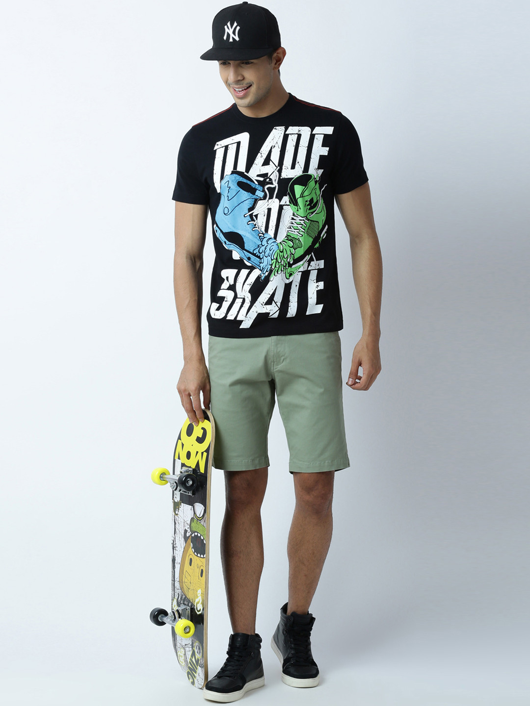 

Huetrap Men Black Printed Round Neck T-shirt