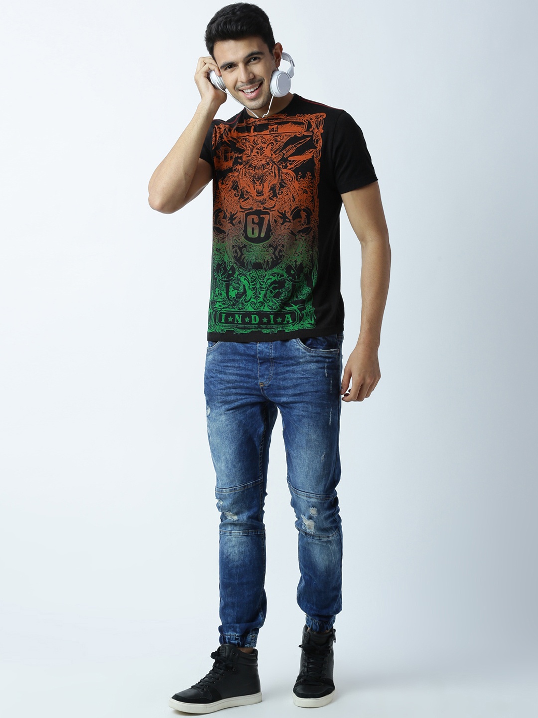 

Huetrap Men Black Printed Round Neck T-shirt