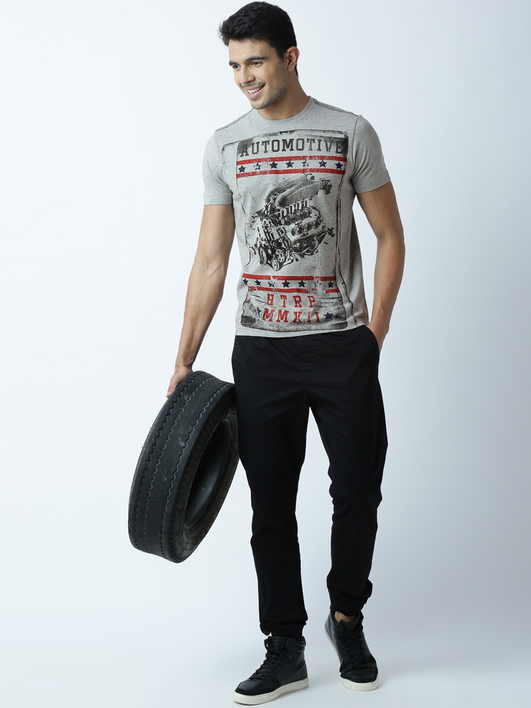 

Huetrap Men Grey Melange Printed Round Neck T-shirt