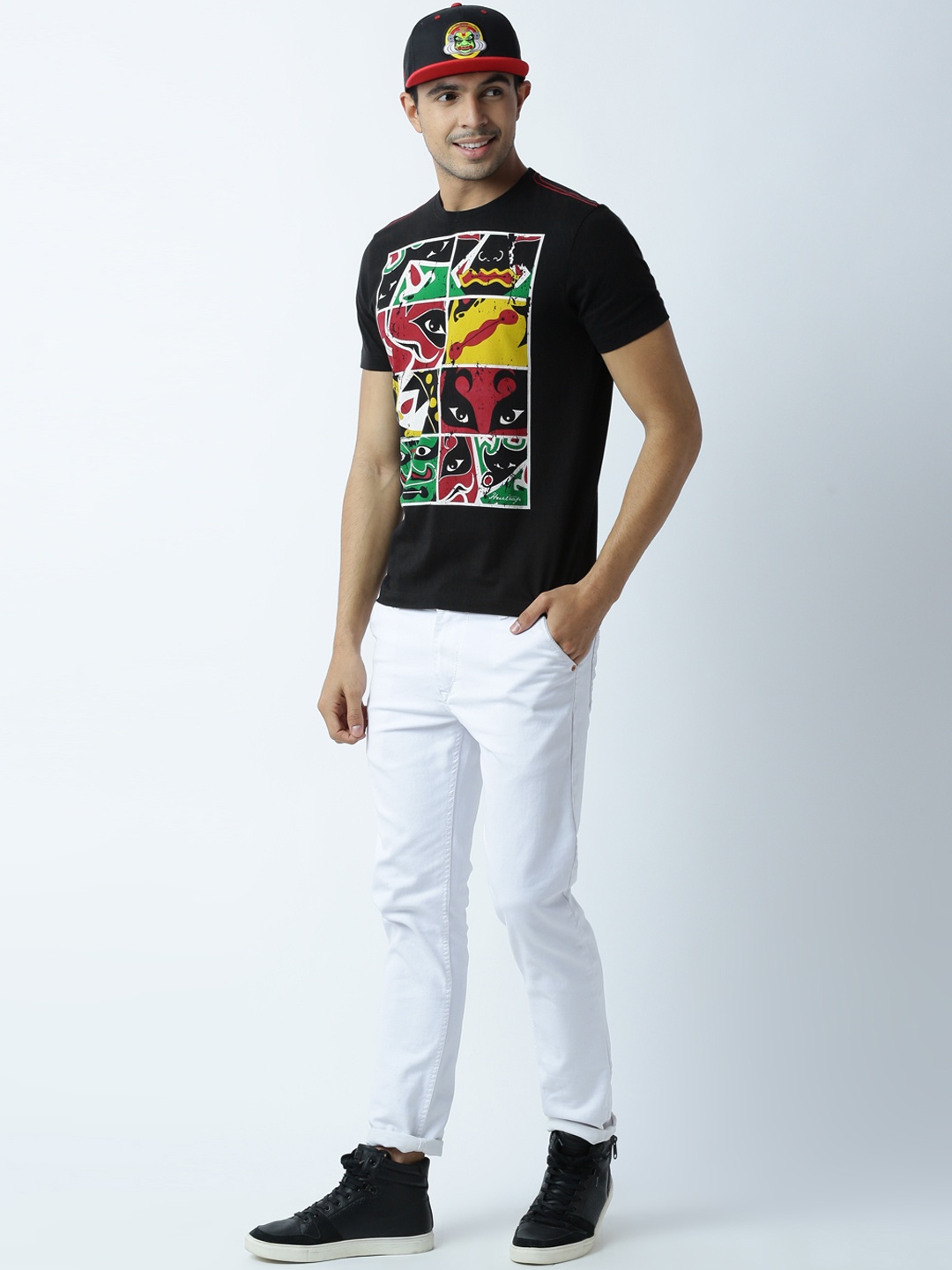 

Huetrap Men Black Printed Round Neck T-shirt