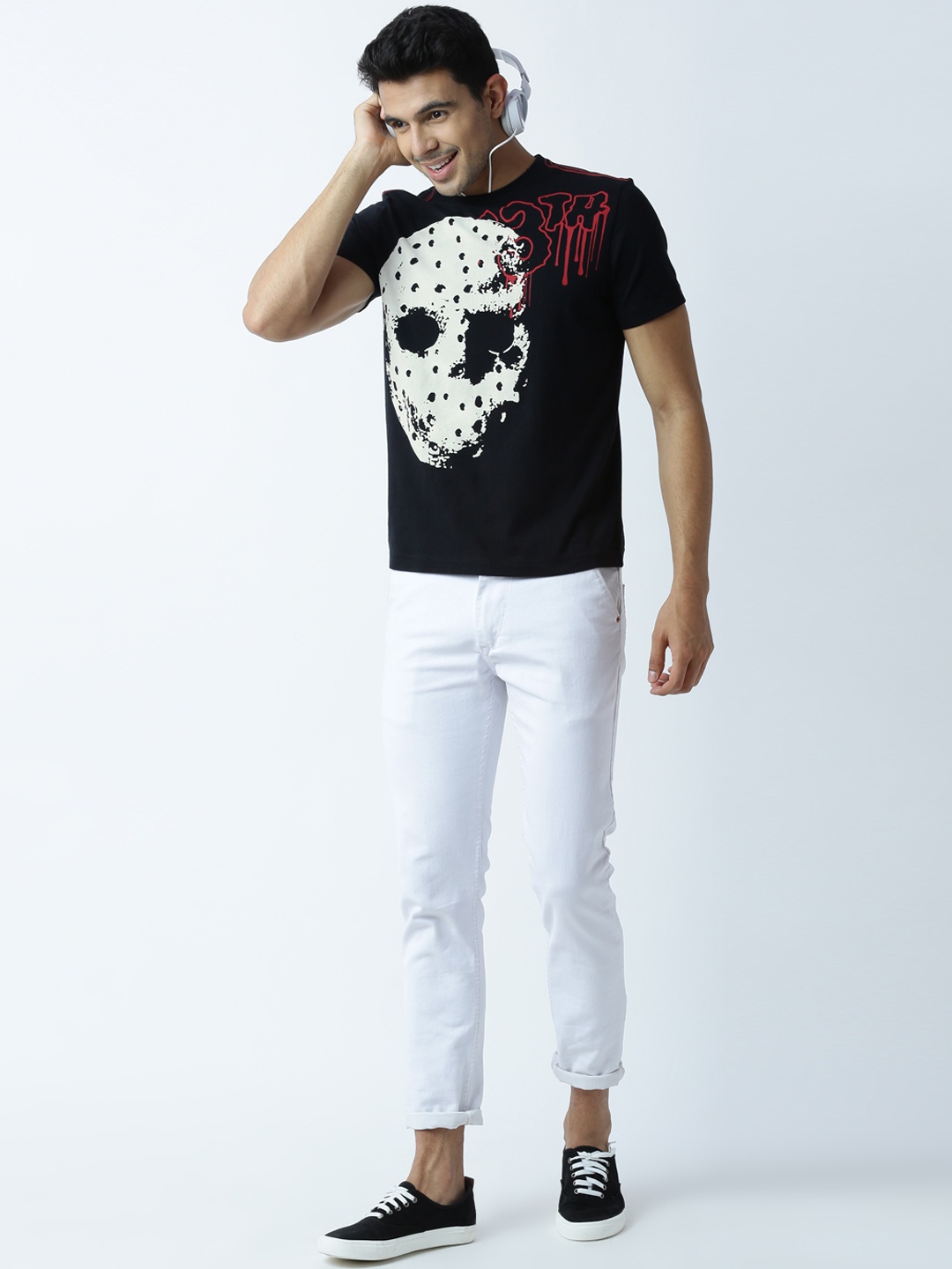 

Huetrap Men Black Printed Round Neck T-shirt