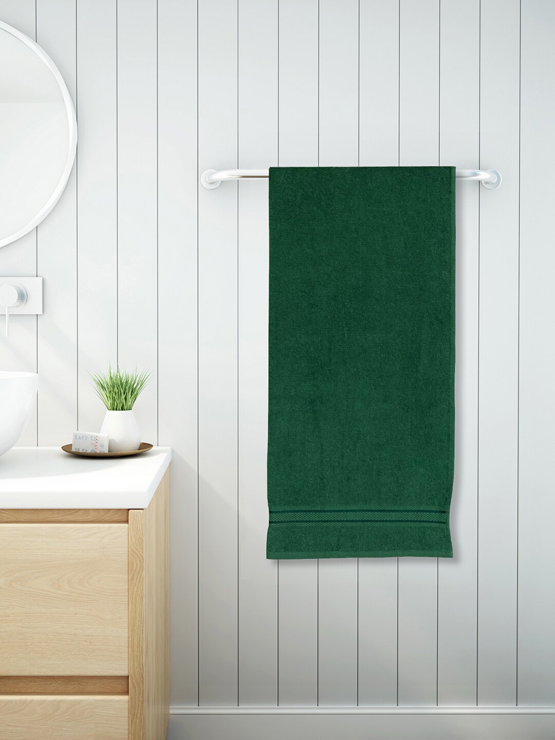 

SPACES Green Solid 400GSM Pure Cotton Bath Towel