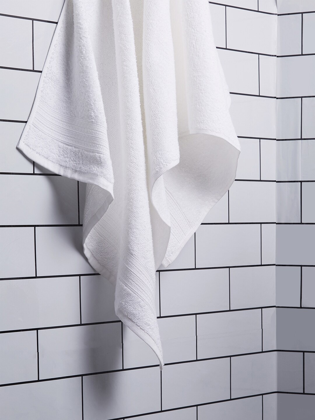 

SPACES White Solid 400GSM Pure Cotton Bath Towel