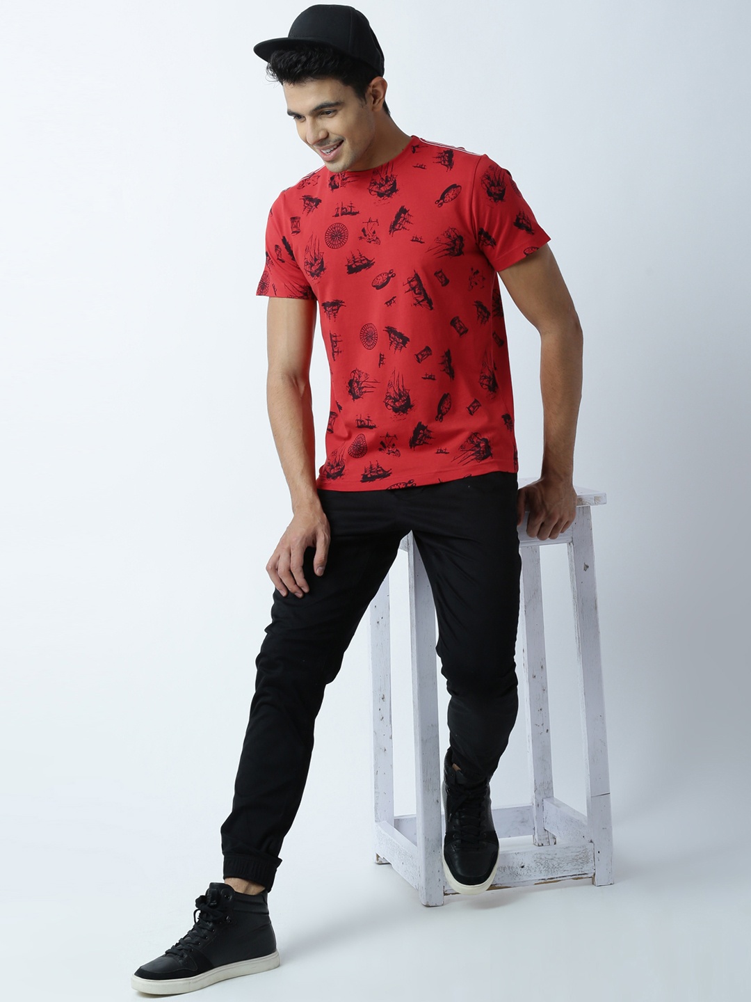 

Huetrap Men Red Printed Round Neck T-shirt