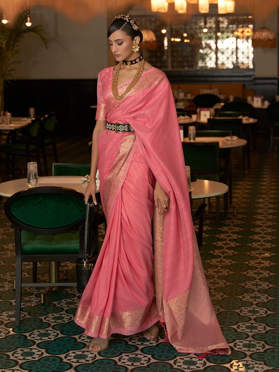 

Mitera Pink & Gold-Toned Woven Design Zari Silk Blend Taant Saree With Unstitched Blouse