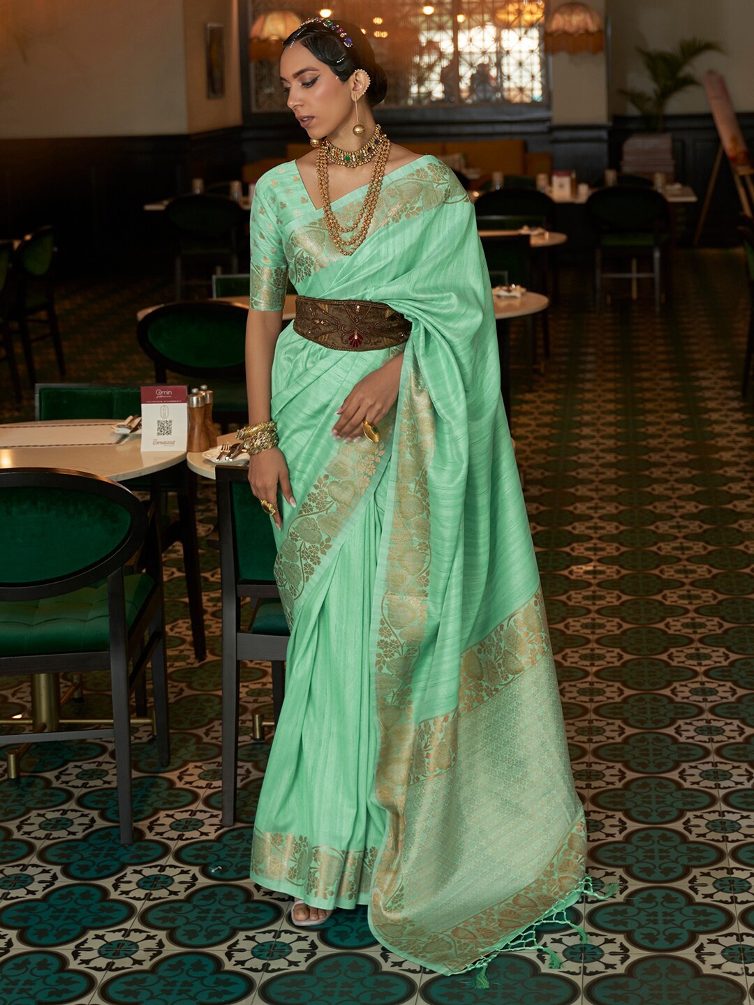

Mitera Sea Green & Gold-Toned Woven Design Silk Blend Taant Saree