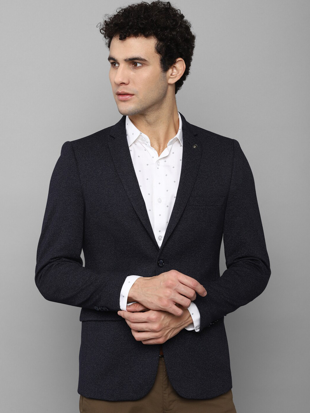 

Allen Solly Men Black Solid Single-Breasted Formal Slim-Fit Blazer