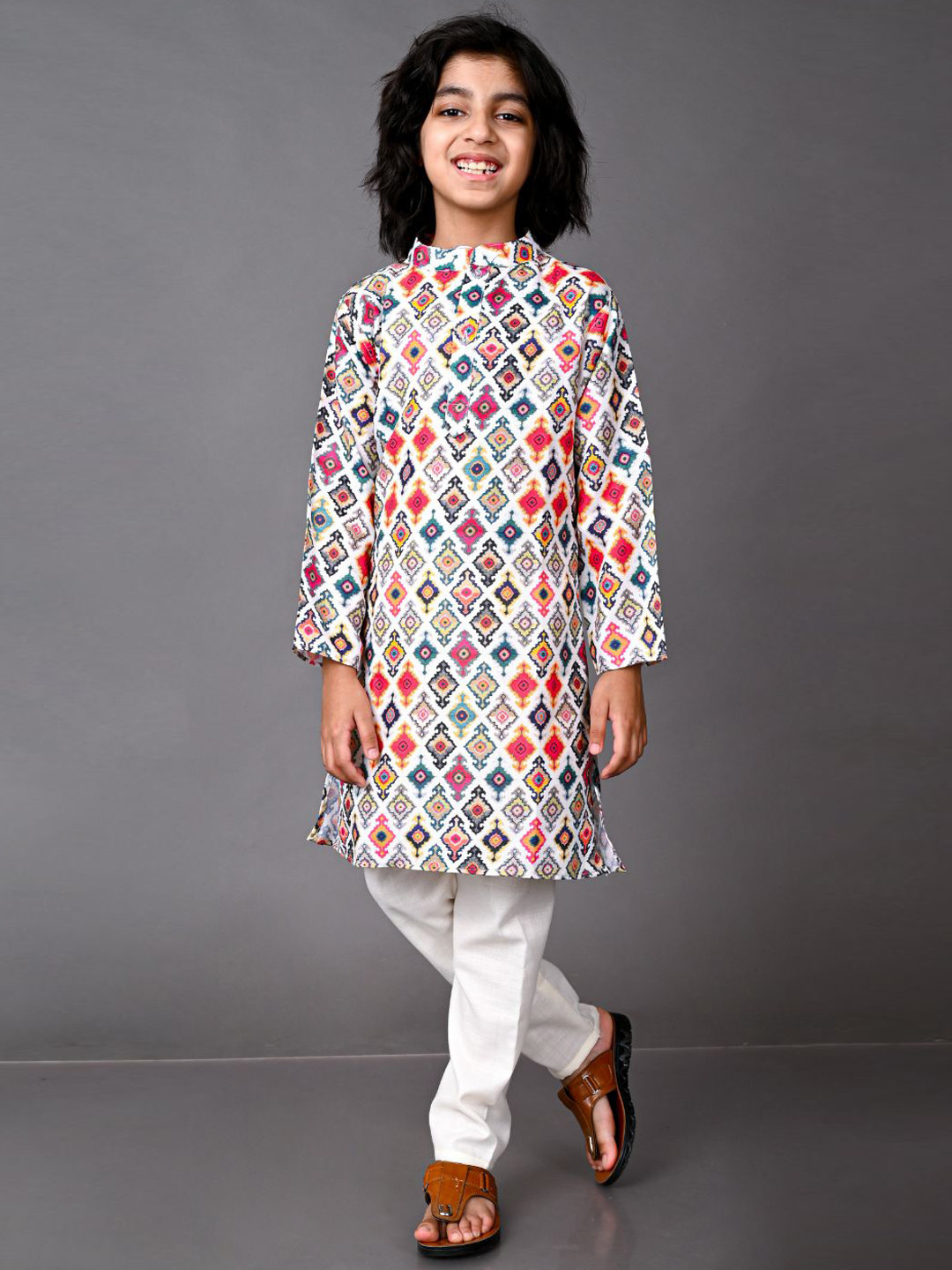 

VESHAM Boys White Printed Pleated Kurta with Trousers