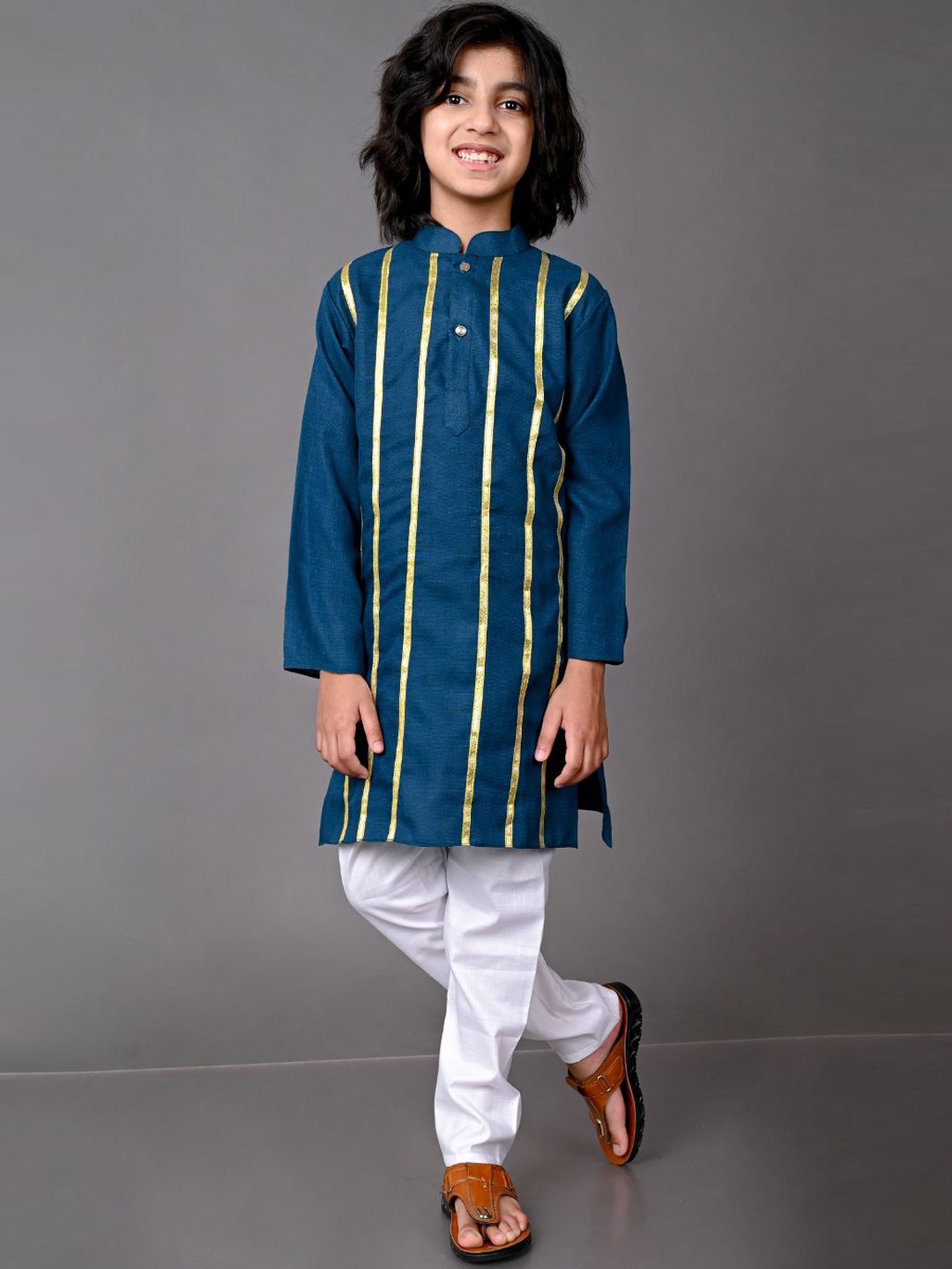 

VESHAM Boys Green & Golden Striped Kurta with White Pyjamas