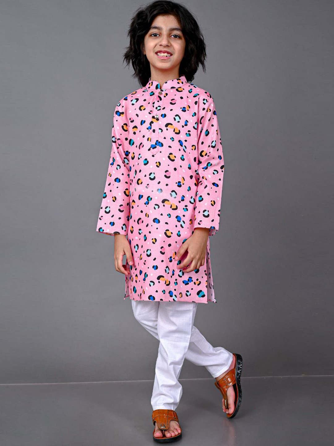 

VESHAM Boys Pink Animal Printed Kurta with Pyjamas