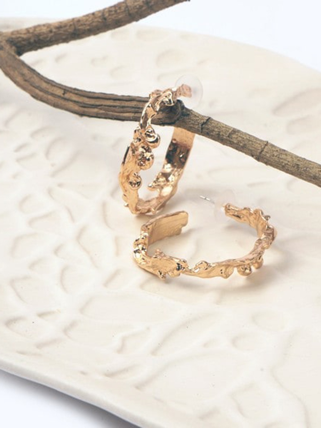

BELLEZIYA Women Gold-Toned Contemporary Hoop Earrings