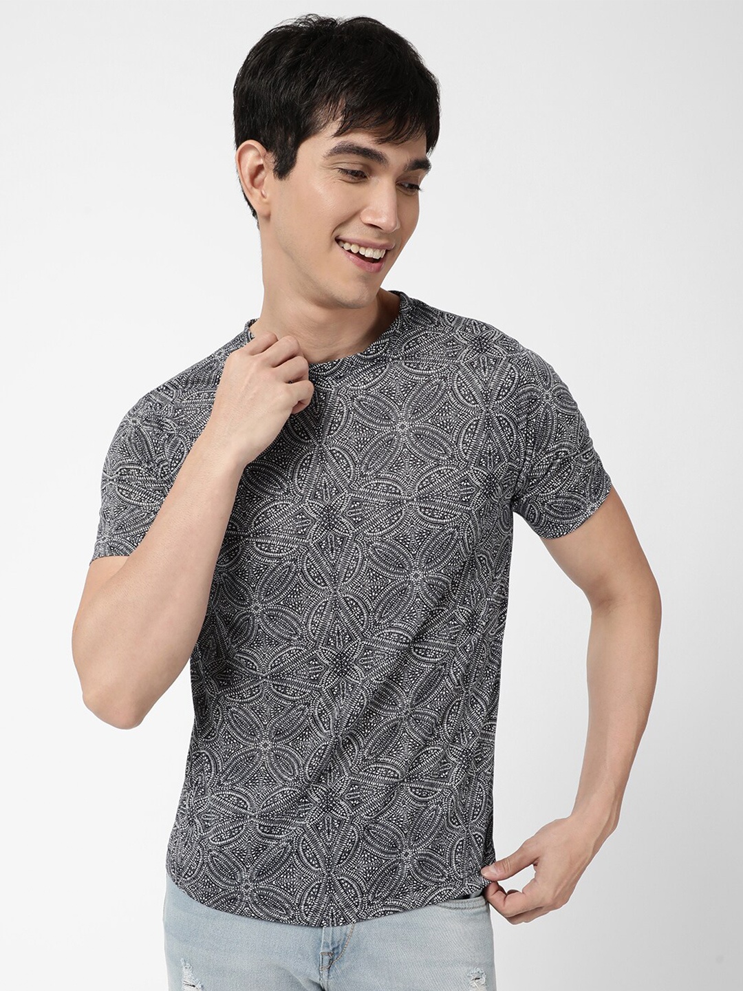 

VASTRADO Men Navy Blue Floral Printed Cotton T-shirt