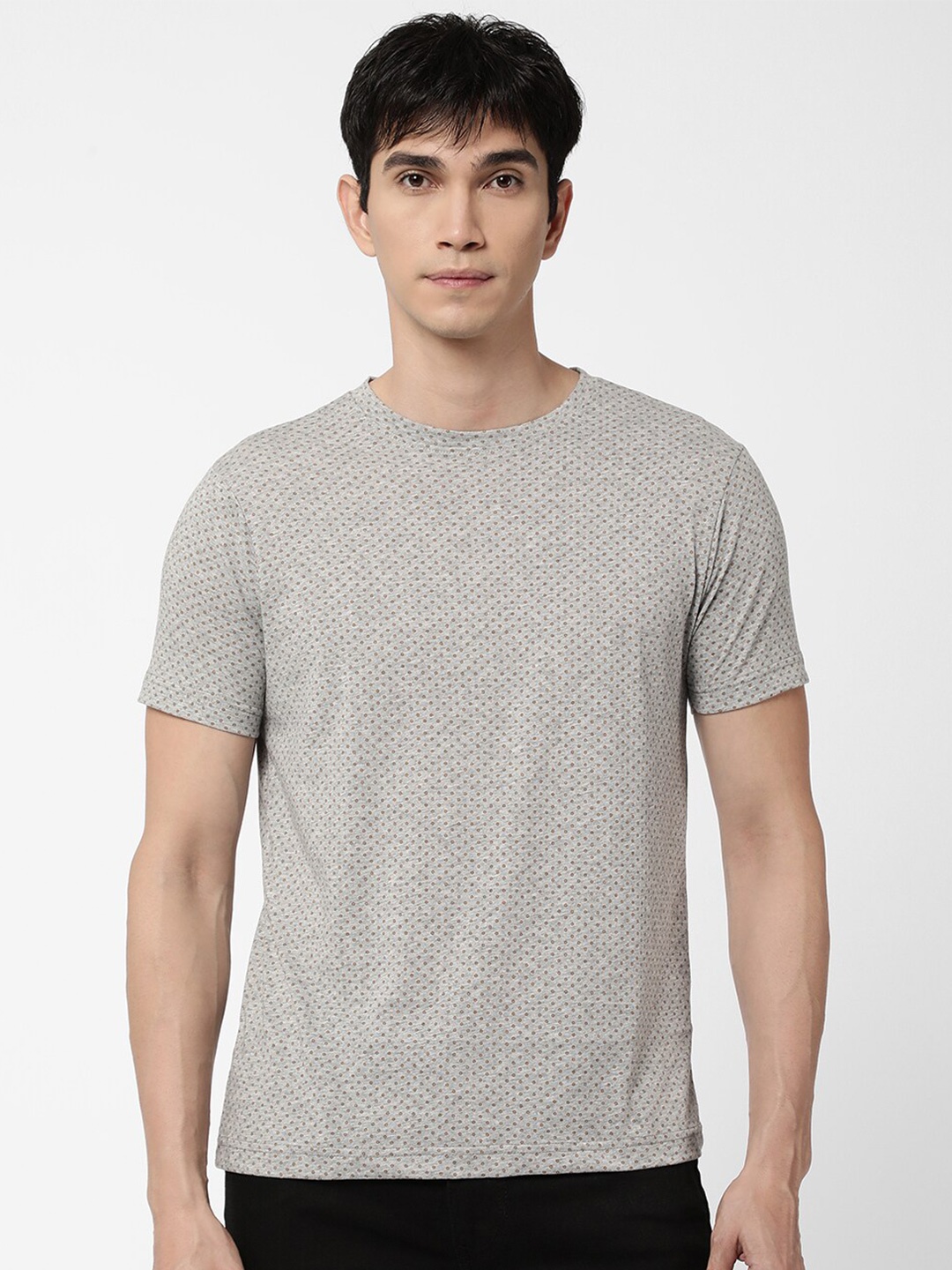 

VASTRADO Men Grey Raw Edge T-shirt