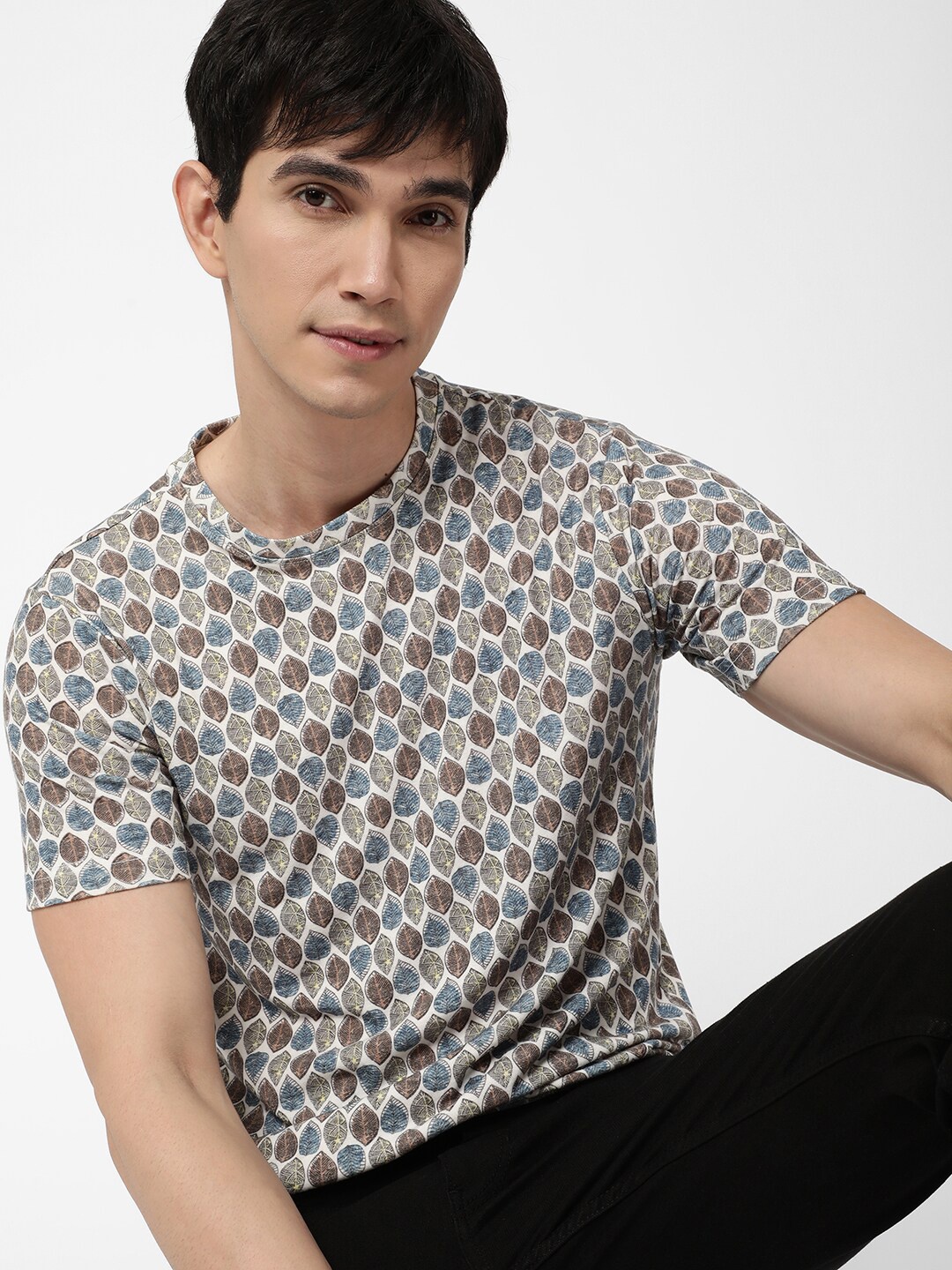 

VASTRADO Men Off White & Blue Printed Regular Fit T-shirt