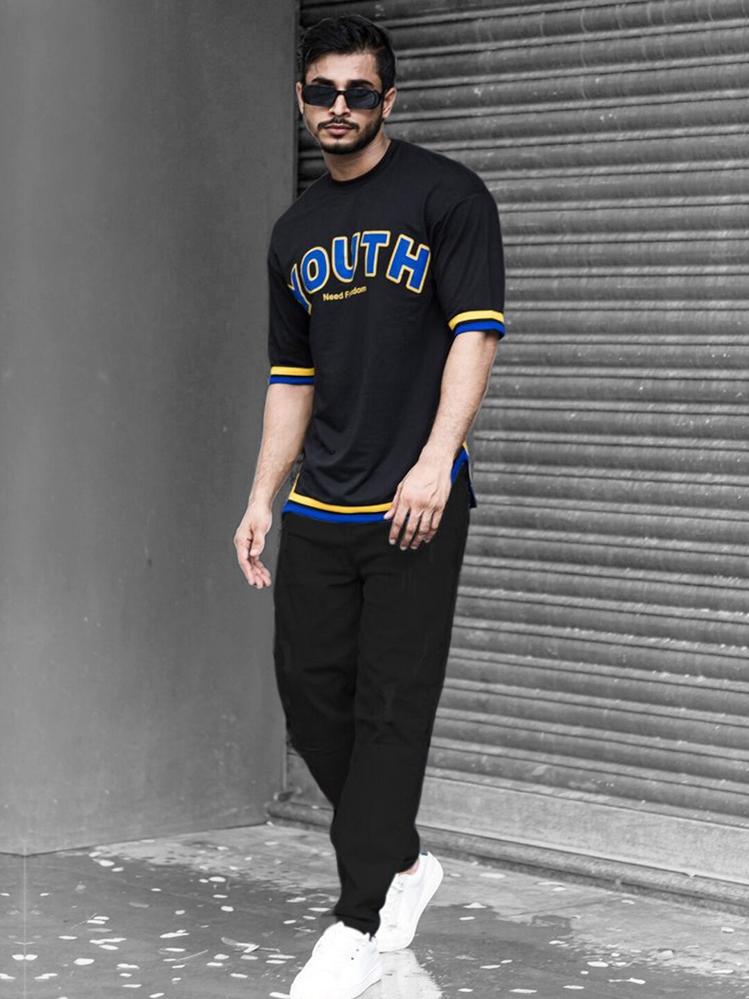 

Powerlook Men Black Typography Printed Loose T-shirt