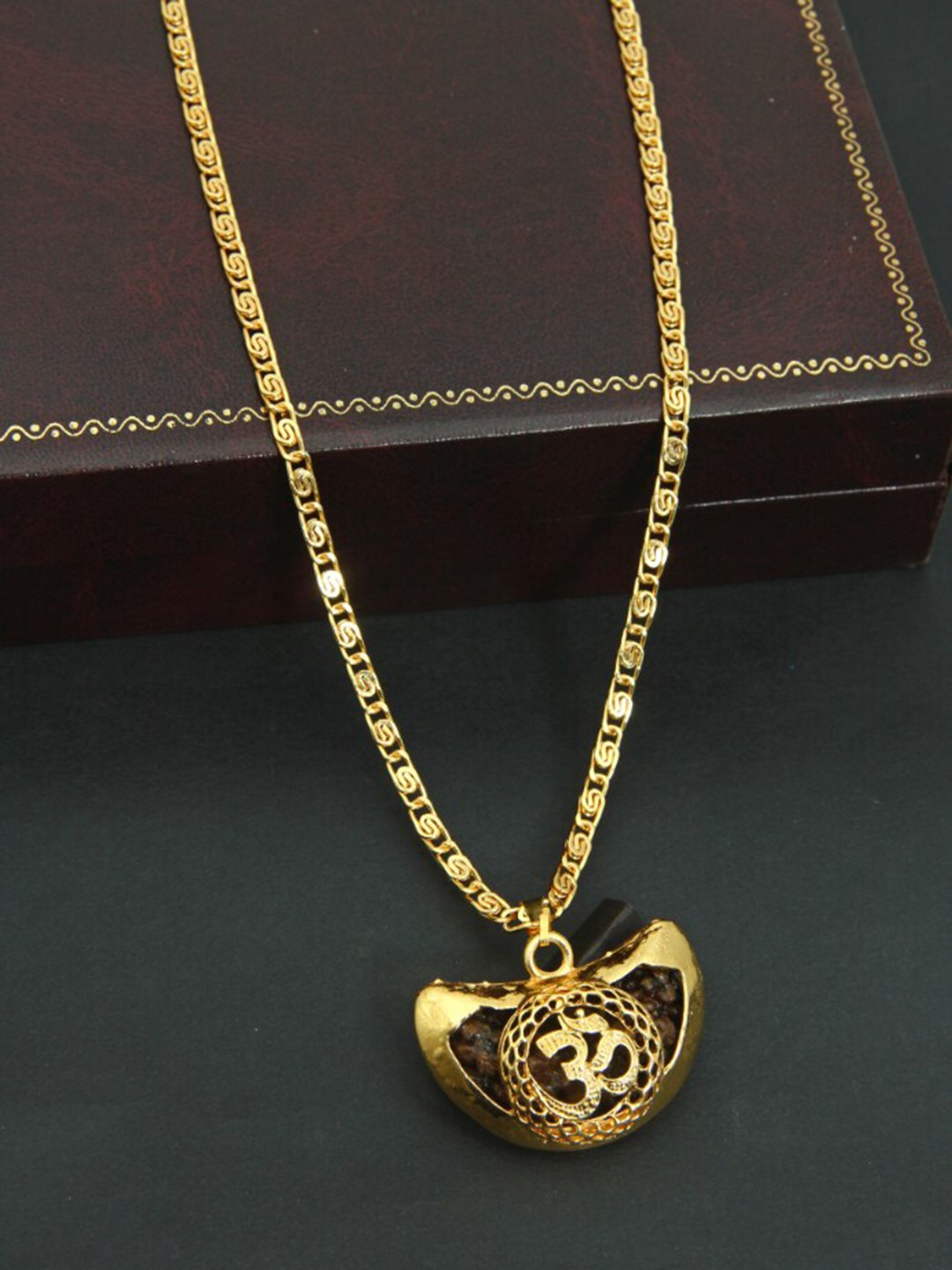 

FEMMIBELLA Gold-Plated Pendant With Chain