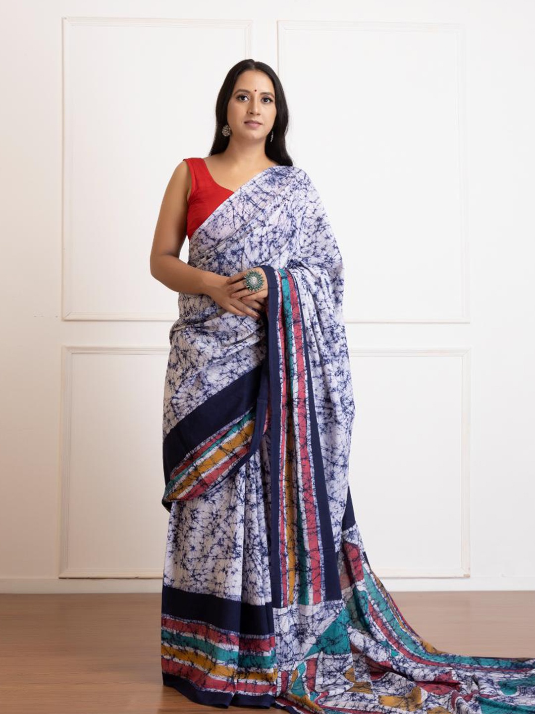 

Baisacrafts Blue & White Pure Cotton Block Print Saree