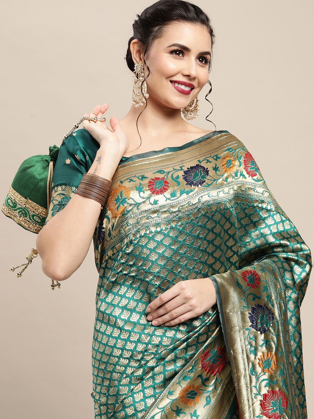 

Saree mall Green & Gold-Toned Woven Design Zari Silk Blend Kanjeevaram Sarees