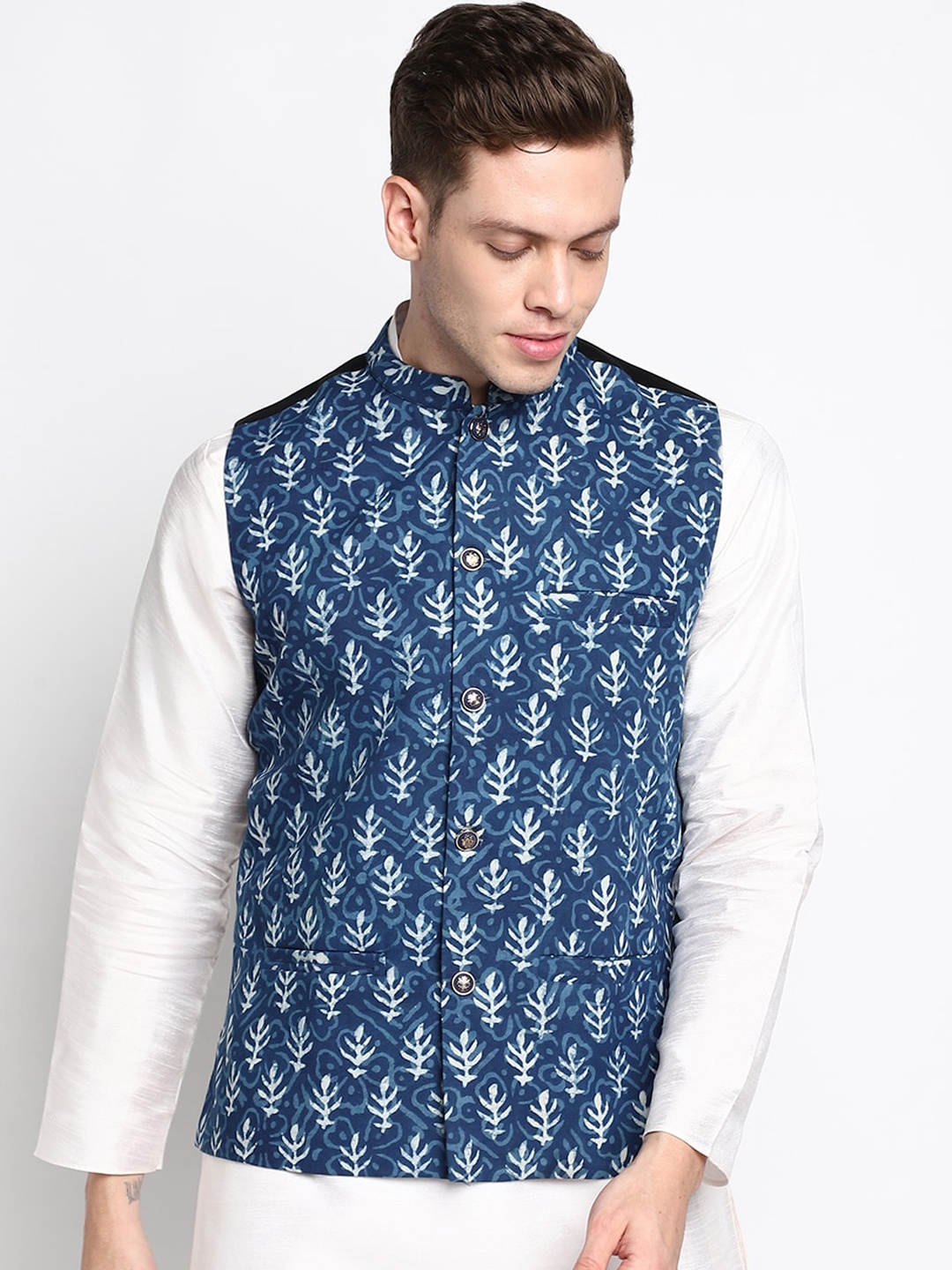 

DEVOILER Men Blue & White Kurta Pyjama and Nehru jacket set