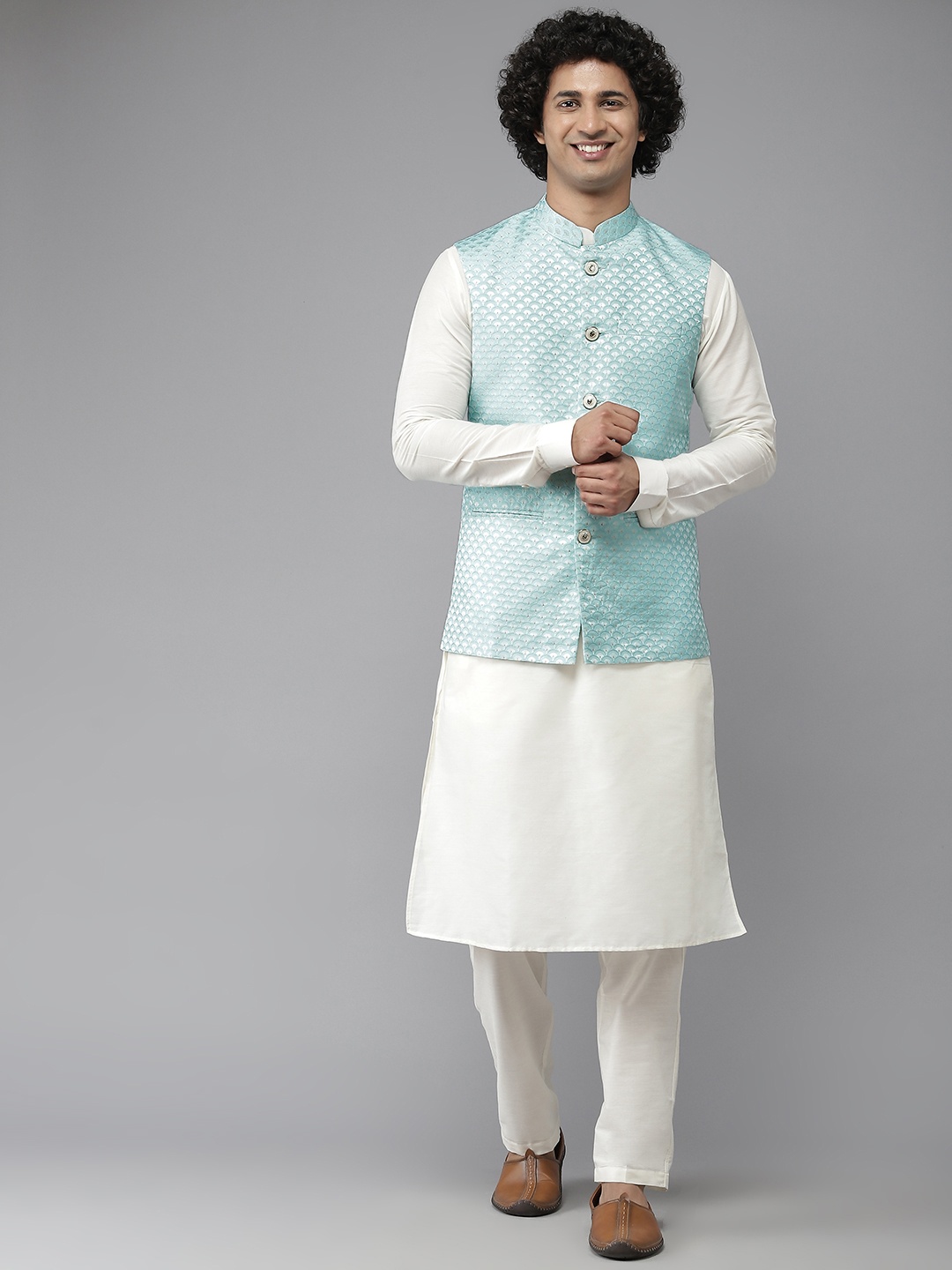 

See Designs Men Blue Ethnic Motifs Pure Silk Kurta with Pyjamas