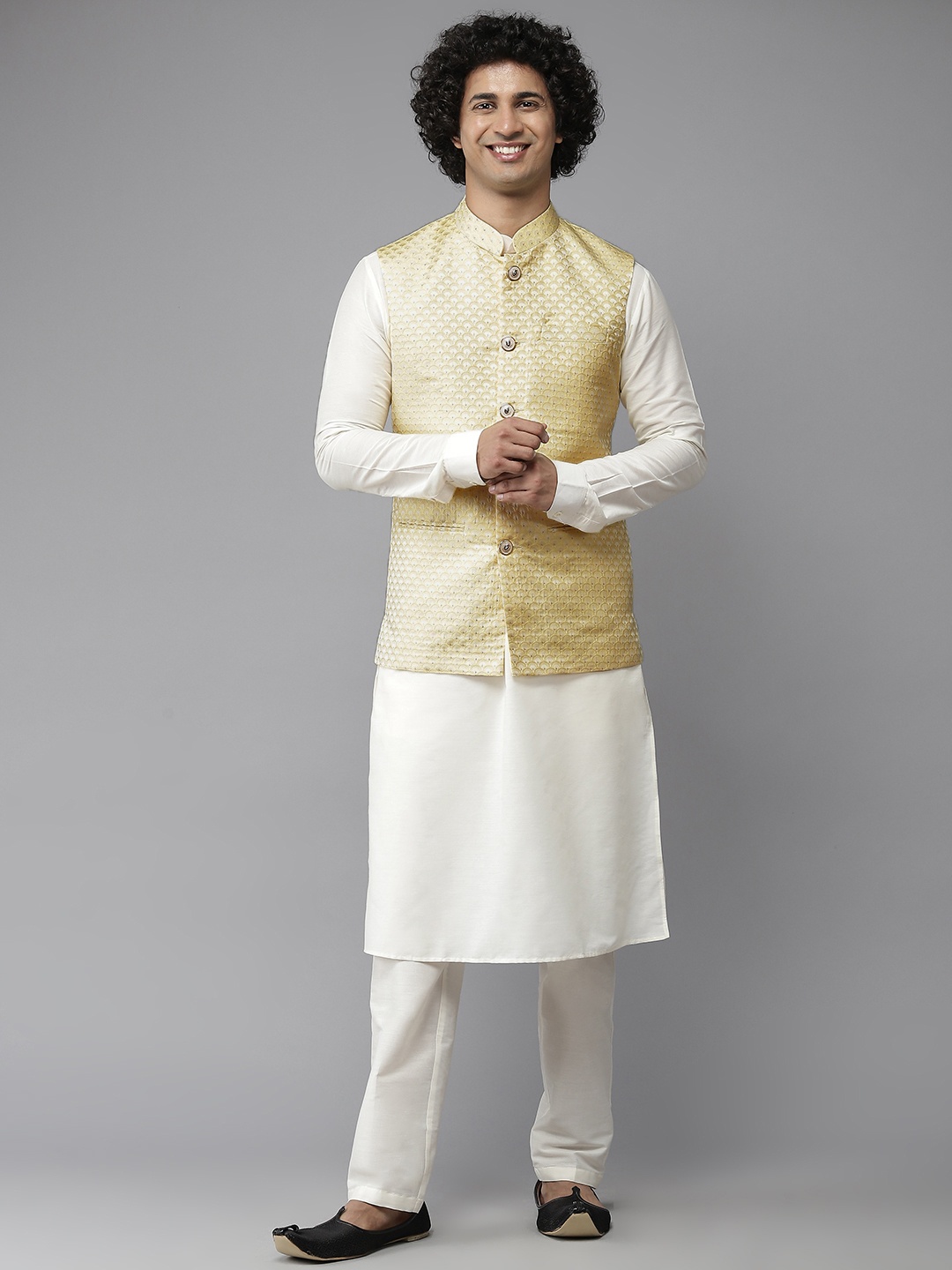 

See Designs Men Yellow Ethnic Motifs Pure Silk Kurta with Pyjamas